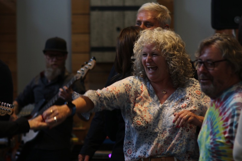 Guests dancing to a live band in the lounge